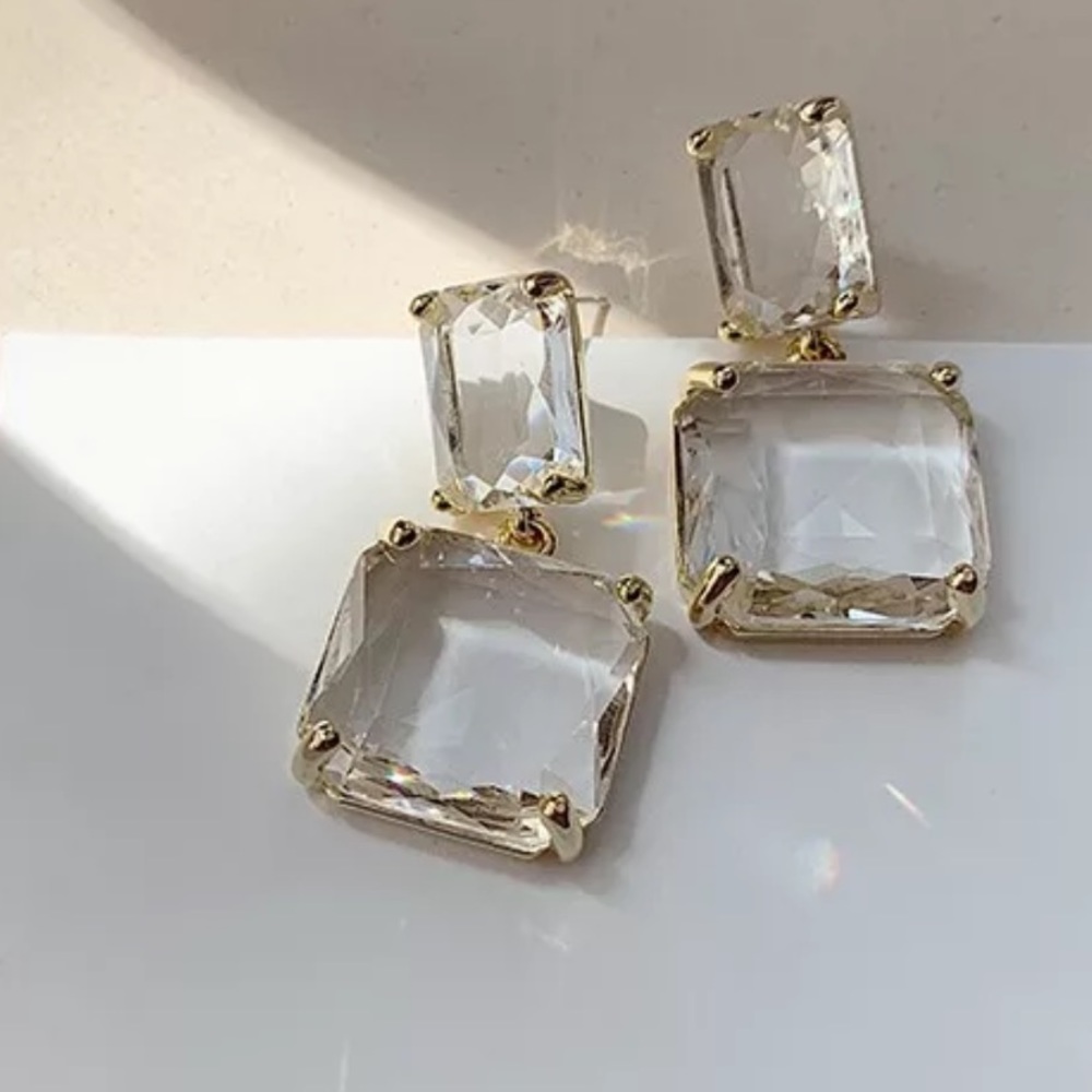 ✨ Brand New Lightweight Crystal Double Square Drop Earrings – Elegant Sparkle ✨